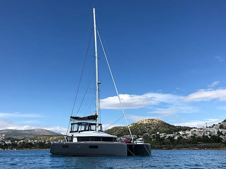 Lagoon 52