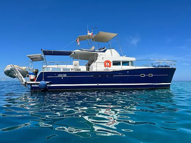 Lagoon Power 43
